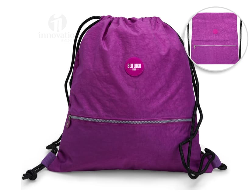 Mochila saco de nylon preto, resistente à água, com zíper e alça de couro. Ideal para viagens e estilo fashion.