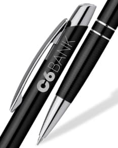 Esferográfica em alumínio azul com clipe, um utensílio de escrita de metal, ideal para uso escolar, escritório ou desenho. Corpo colorido e design elegante, perfeito para escrita criativa e business.