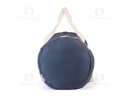 Bolsa denim reciclado c/ alça ajustável em estilo moderno, perfeito para um look casual ou esportivo. O acessório apresenta