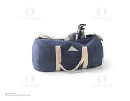 Bolsa denim reciclado c/ alça ajustável em estilo moderno, perfeito para um look casual ou esportivo. O acessório apresenta