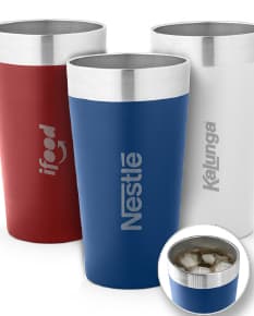 container de metal em 3D, copo térmico 540 mL brilhante em cor prateada e amarela, sem conteúdo, objeto de cuidado e design para armazenamento de líquidos, feito de aço inoxidável com tampa e parede transparente.