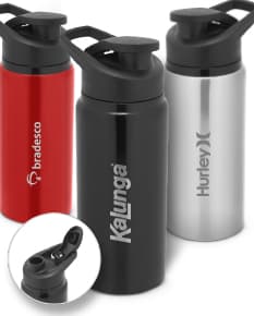 Bottle de alumínio 660ml com tampa flip, utilizado para armazenar líquidos. O objeto é de metal, de cor prata e possui um design clean e moderno.