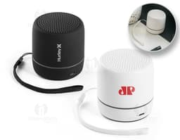 Caixa de som com design retro cromado e alta tecnologia para performances musicais. Acompanha filtro de óleo para melhor