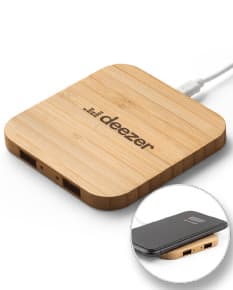 Carregador portátil de 10W, dispositivo eletrônico preto, portátil e moderno, compatível com diversos aparelhos eletrônicos, como celulares, laptops e câmeras. Perfeito para manter a bateria carregada em qualquer lugar.