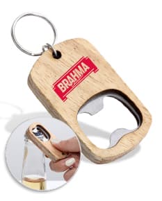 Chaveiro abridor de madeira - Acessório prático e sofisticado para brindes e presentes. Com design exclusivo, este chaveiro combina a utilidade de um abridor com a elegância da madeira. Perfeito para quem busca estilo e funcionalidade em um único produto. Ideal para empresas, eventos e campanhas promocionais. Adquira já o seu!