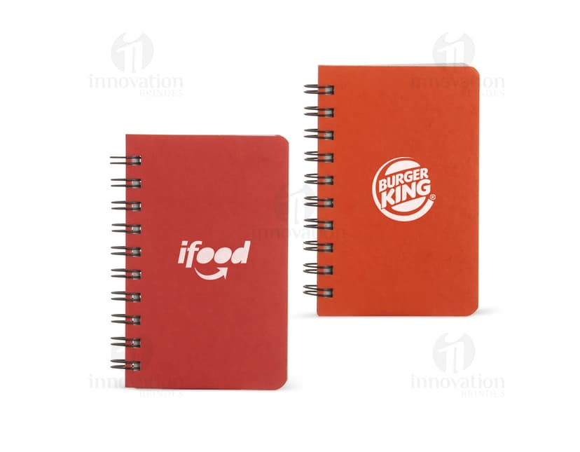 Bloco de anotações Kraft 14x10 com capa em papel, espaço em branco para escrever mensagens, lembretes e notas. Ideal para uso no escritório, estudos ou organização pessoal. Design simples, clean e prático.