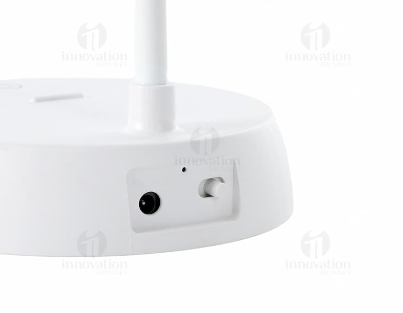 Luminária articulável de design moderno para iluminar seu ambiente de trabalho ou estudo. Com tecnologia avançada, é o acessório perfeito para sua mesa de escritório. Garanta já a sua e aumente sua produtividade!