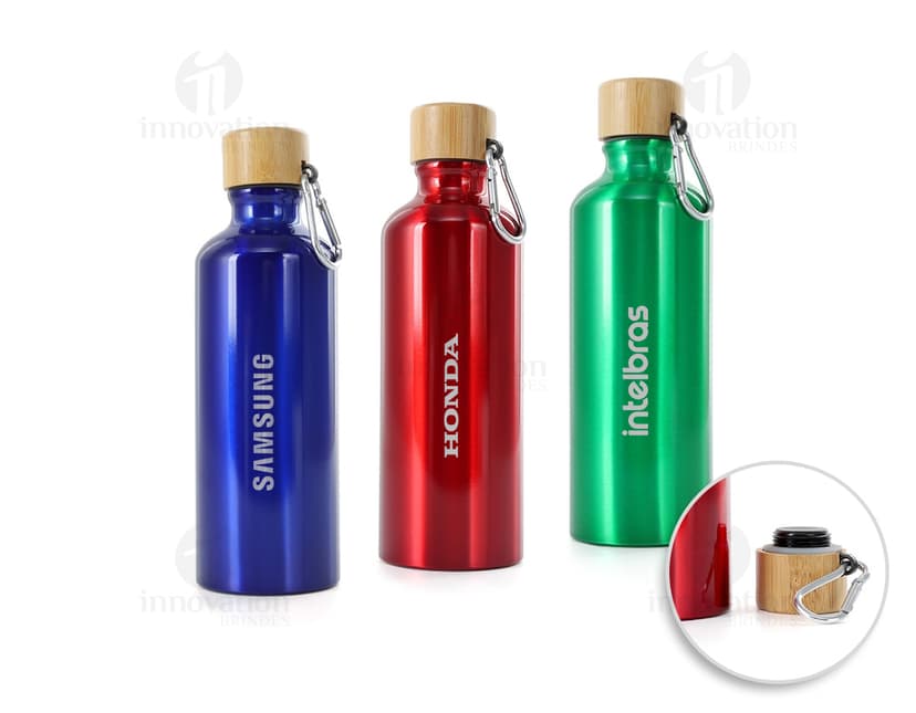Garrafa de alumínio 500ml transparente, vazia e com tampa. A garrafa é feita de alumínio, é leve e resistente, ideal para transportar líquidos como água, sucos ou chás. Perfeita para manter a hidratação durante atividades esportivas ou no dia a dia.