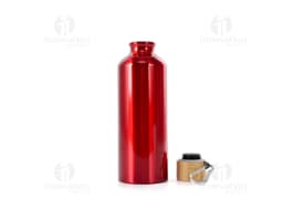 Garrafa de alumínio 500ml transparente, vazia e com tampa. A garrafa é feita de alumínio, é leve e resistente, ideal para