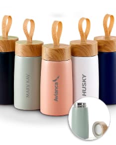 Garrafa inox parede dupla 250ml - Mantenha suas bebidas sempre na temperatura ideal com esta garrafa de design elegante e resistente. Perfeita para te acompanhar no dia a dia! Ideais para personalização. Acesse nosso site e garanta já a sua!