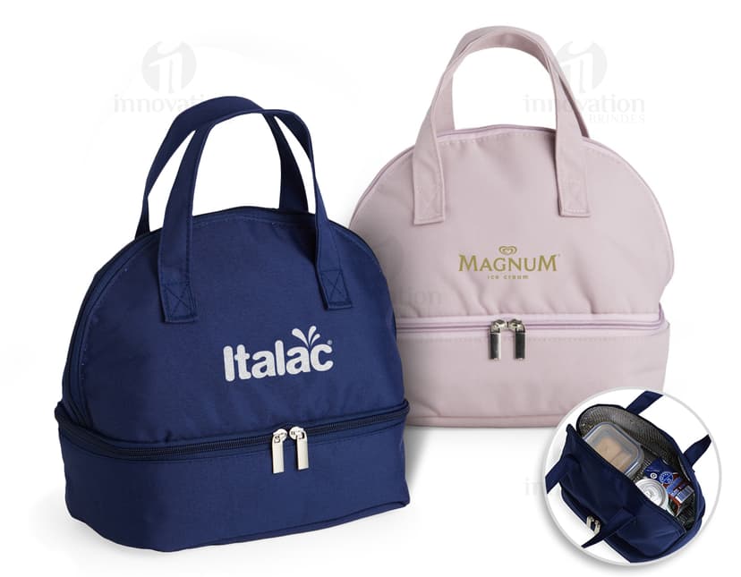 Bolsa térmica 6 litros para manter seus alimentos frescos e protegidos onde quer que vá. Moderna, elegante e prática, essa bolsa é o acessório perfeito para viagens, negócios ou até mesmo um passeio casual. Com fecho em zíper e alça ajustável, garantindo segurança e conforto. Adquira já a sua e desfrute de toda a praticidade que ela proporciona. Aproveite!