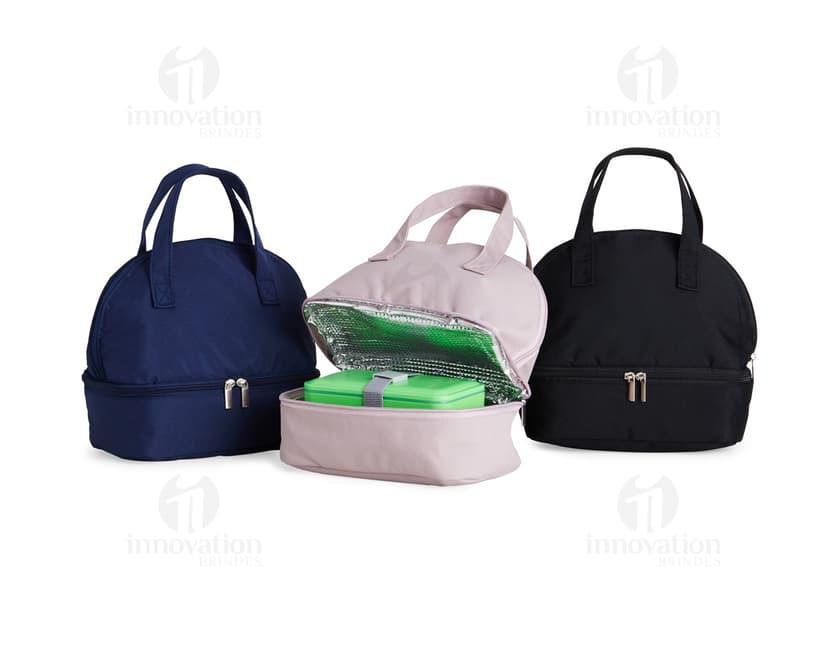 Bolsa térmica 6 litros - Mantenha seus alimentos frescos por mais tempo com esta bolsa térmica de 6 litros. Perfeita para viagens, passeios e até mesmo para levar marmitas para o trabalho. Feita com material de alta qualidade, esta bolsa é elegante, prática e compacta. Aproveite já!