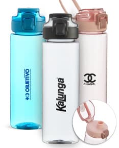 Squeeze plástico transparente de 700ml, perfeito para armazenar líquidos como água, sucos ou até mesmo bebidas alcoólicas. O design é elegante, com tampa preta e corpo em plástico resistente e higiênico. Ideal para levar para a academia, trabalho ou escola.