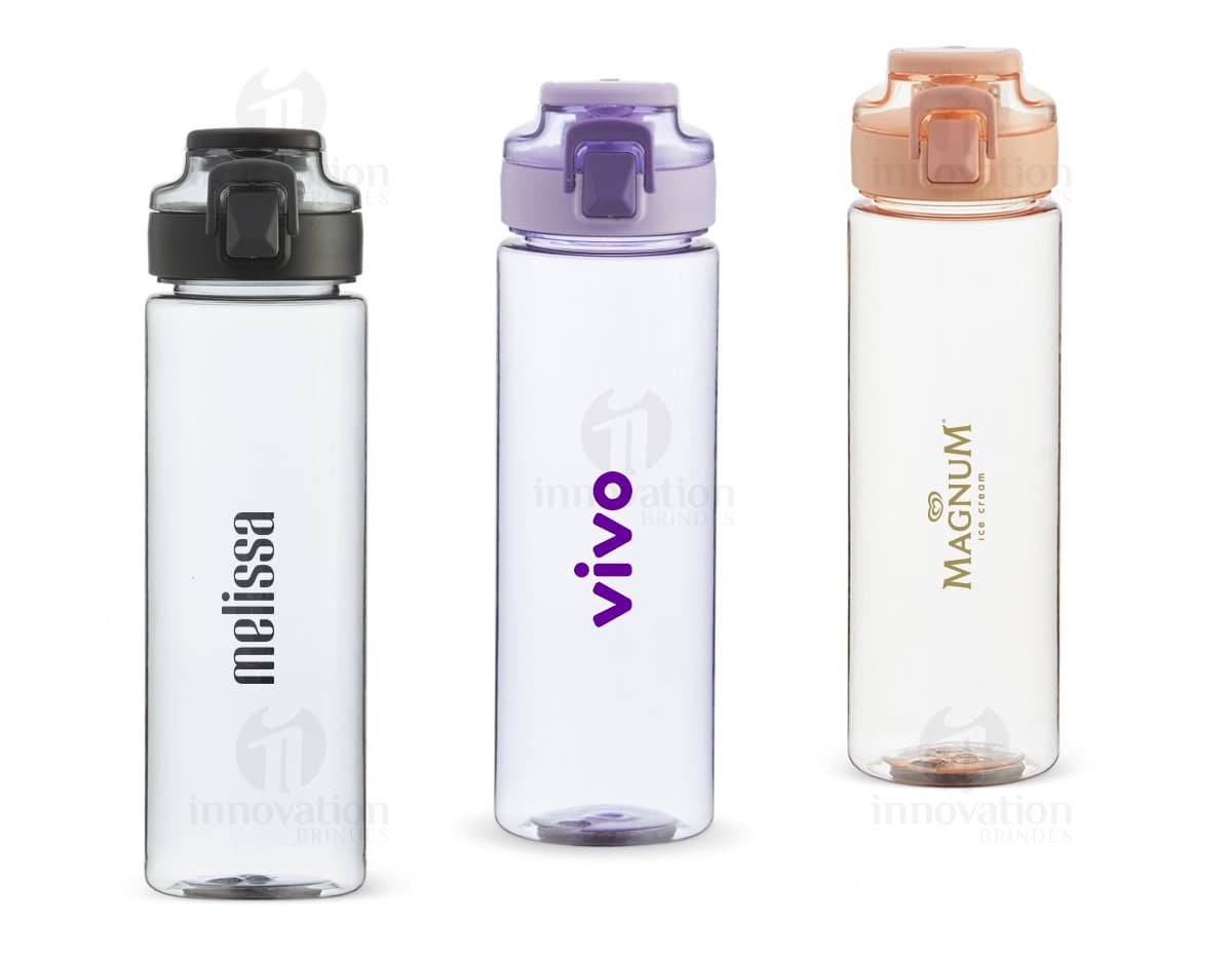 Squeeze plástico transparente de 700ml, perfeito para armazenar líquidos como água, sucos ou até mesmo bebidas alcoólicas. O design é elegante, com tampa preta e corpo em plástico resistente e higiênico. Ideal para levar para a academia, trabalho ou escola.
