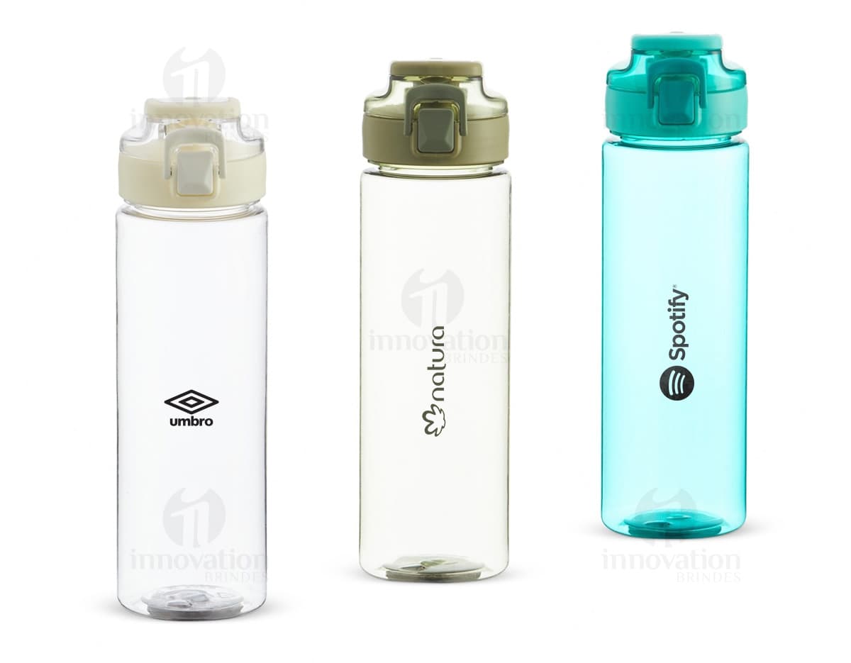 Squeeze plástico transparente de 700ml, perfeito para armazenar líquidos como água, sucos ou até mesmo bebidas alcoólicas. O design é elegante, com tampa preta e corpo em plástico resistente e higiênico. Ideal para levar para a academia, trabalho ou escola.