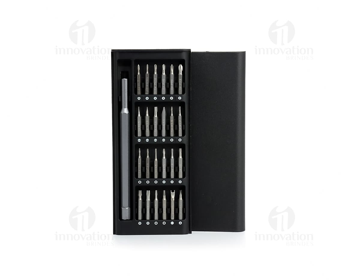 Kit ferramenta 25 peças com estojo preto, contendo equipamentos de tecnologia, como notebook, servidor e computador desktop. O estojo possui design moderno e é feito de plástico resistente. Ideal para armazenar e organizar informações e documentos de forma segura.