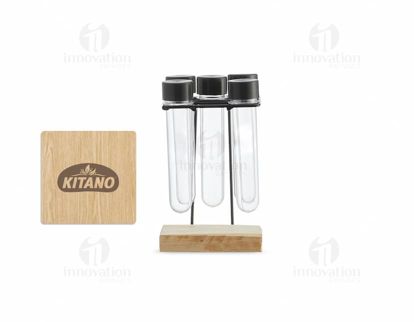 Kit Porta Temperos em vidro transparente com tampa de metal e diversos recipientes para armazenar condimentos. Inclui garrafa de água, jarra de café, shaker de coquetel e timer de cozinha. Ideal para organizar e decorar a cozinha.