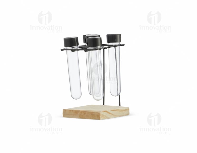 Kit Porta Temperos em vidro transparente com tampa de metal e diversos recipientes para armazenar condimentos. Inclui garrafa de água, jarra de café, shaker de coquetel e timer de cozinha. Ideal para organizar e decorar a cozinha.