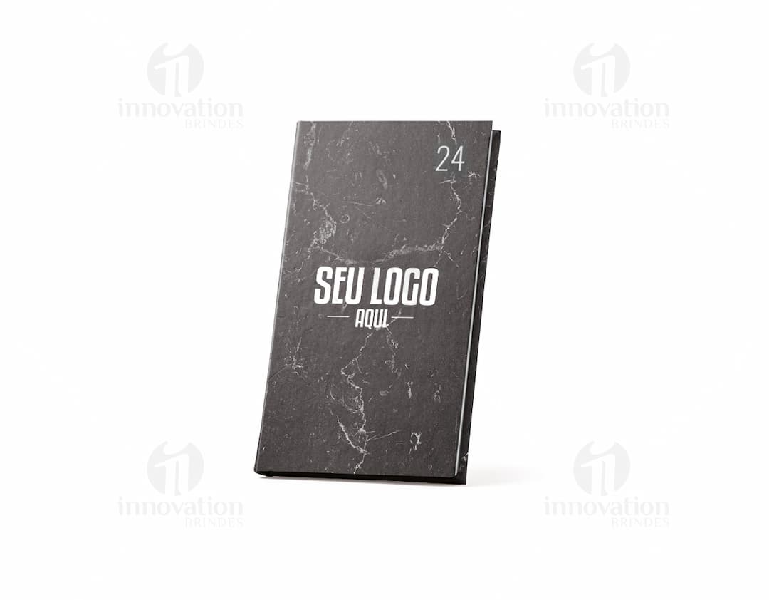 Agenda 2024: Organize seu ano de forma prática e eficiente. Com capa de couro marrom vintage, esta agenda é perfeita para o seu dia a dia no escritório. Mantenha suas anotações, compromissos e listas sempre à mão. A solução ideal para quem busca praticidade e estilo. Compre já a sua! #agenda2024 #escritório #couro #organização