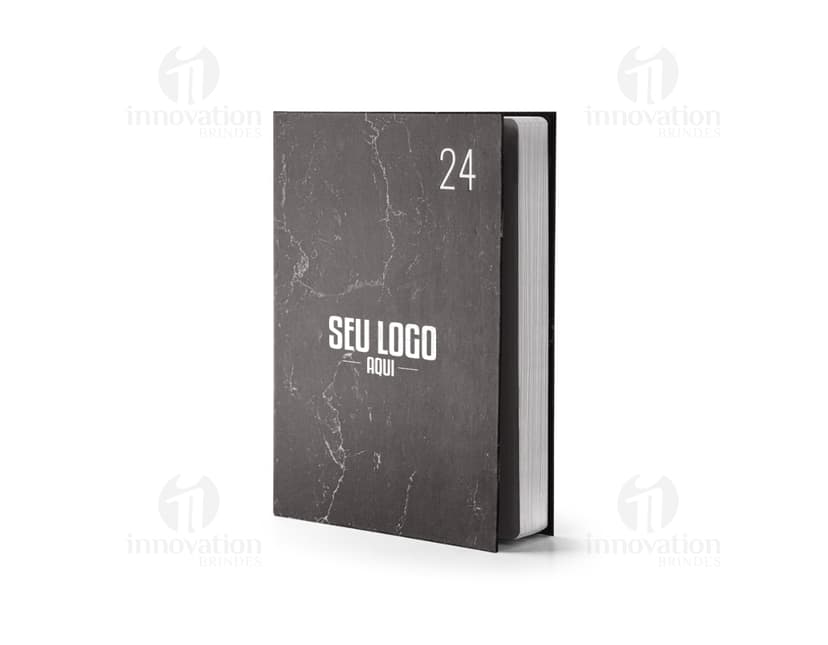 Agenda A5 com capa rígida em branco, folha de papel em branco, janela em forma de nota, design moderno e espaço para escrever. Perfeito para uso no escritório, escola ou em casa. Ideal para organizar compromissos, fazer anotações e planejar o dia. Estilo vintage, com textura retro e elementos gráficos. Diário de alta qualidade com espiral preto e linhas para facilitar a escrita. Ideal para qualquer idade e como um item de coleção.