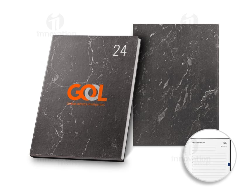 Agenda A5 com capa rígida em branco, folha de papel em branco, janela em forma de nota, design moderno e espaço para escrever. Perfeito para uso no escritório, escola ou em casa. Ideal para organizar compromissos, fazer anotações e planejar o dia. Estilo vintage, com textura retro e elementos gráficos. Diário de alta qualidade com espiral preto e linhas para facilitar a escrita. Ideal para qualquer idade e como um item de coleção.