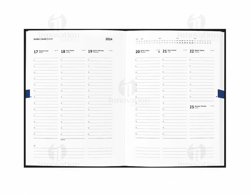 Agenda 2024 personalizada com capa em couro sintético, ideal para organizar sua rotina de forma elegante e prática. Perfeita para usar no trabalho, na faculdade ou em casa. Não perca mais seus compromissos! Adquira já a sua e planeje o seu ano com estilo.