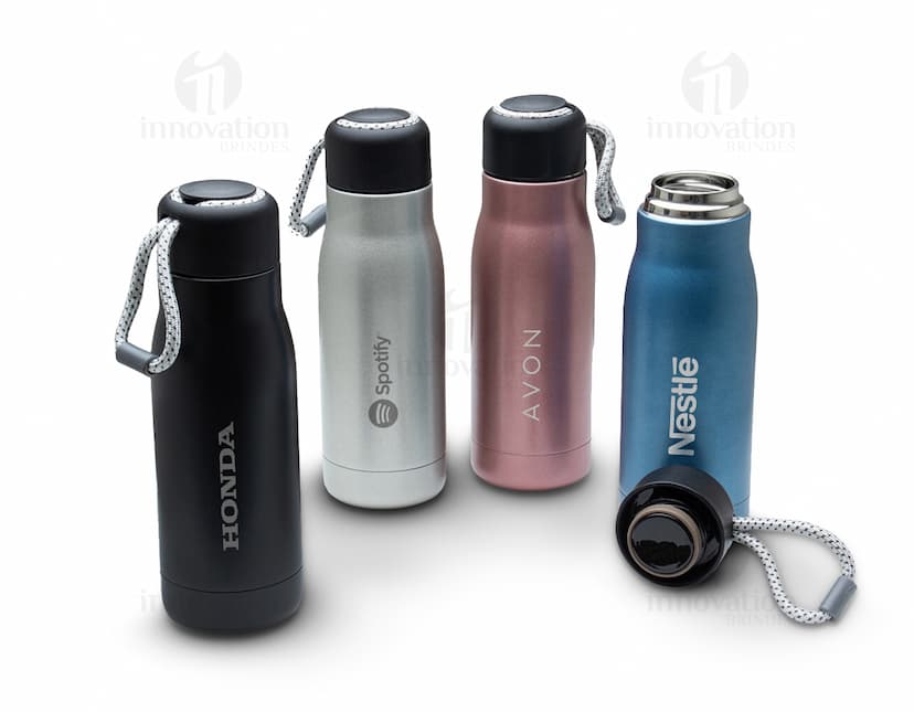 Garrafa Térmica 420ml: Mantenha suas bebidas favoritas na temperatura ideal com estilo e praticidade. Ideal para uso pessoal ou presentear alguém especial. Aproveite a qualidade do material em aço inoxidável para conservar a temperatura por mais tempo. Incremente seu dia a dia e garanta momentos de refrescância onde quer que esteja. Adquira já a sua!