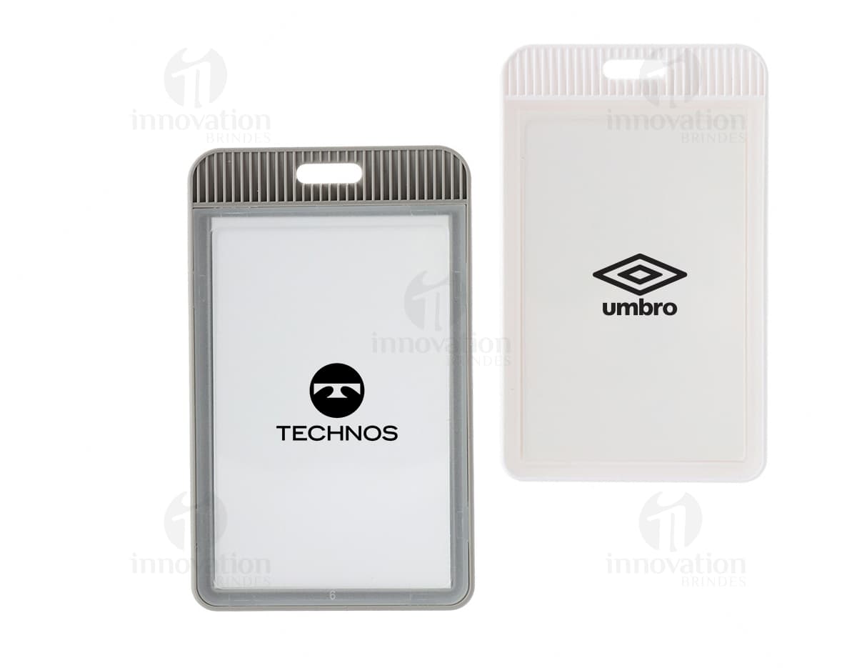 Porta crachá plástico: mantenha sua identificação segura e visível! Ideal para eventos, feiras e ambientes corporativos. Prático e durável, com design moderno. Adquira já o seu!