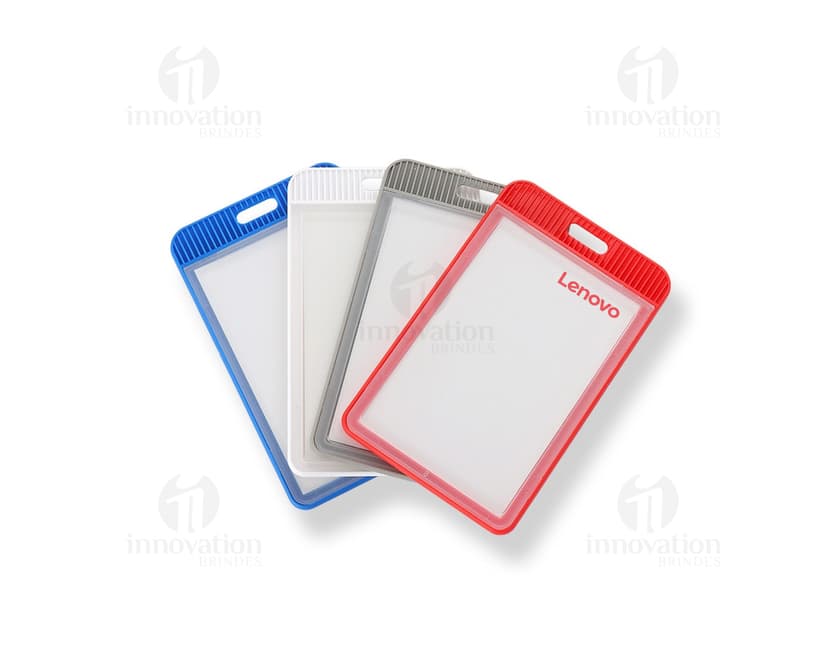 Porta Crachá Plástico: ideal para identificação de funcionários e eventos corporativos. Prático, resistente e personalizável. Adquira já e valorize sua marca!