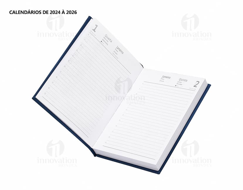 Agenda 2025 Emborrachada em amarelo com capa de metal preta. Contém espaço para anotações, folhas em branco, design moderno e símbolos de golfe. Ideal para escrita, organização e planejamento, com detalhes em tecnologia e comunicação.