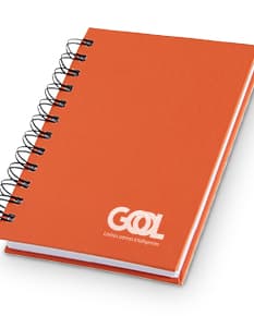 Agenda 2025 Cromato em formato de livro em branco, aberto sobre uma mesa de escritório. Inclui papel em branco, caneta, anotações e calendário. Imagem 3D com design simples e elegante, ideal para organização pessoal e profissional.