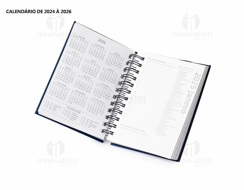 Agenda 2025 Cromato em formato de livro em branco, aberto sobre uma mesa de escritório. Inclui papel em branco, caneta, anotações e calendário. Imagem 3D com design simples e elegante, ideal para organização pessoal e profissional.