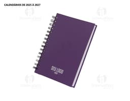 Agenda 2025 Cromato em capa dura vermelha com detalhes em prateado. Páginas numeradas e organização semanal.