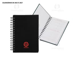 Agenda 2025 Cromato em capa dura vermelha com detalhes em prateado. Páginas numeradas e organização semanal.