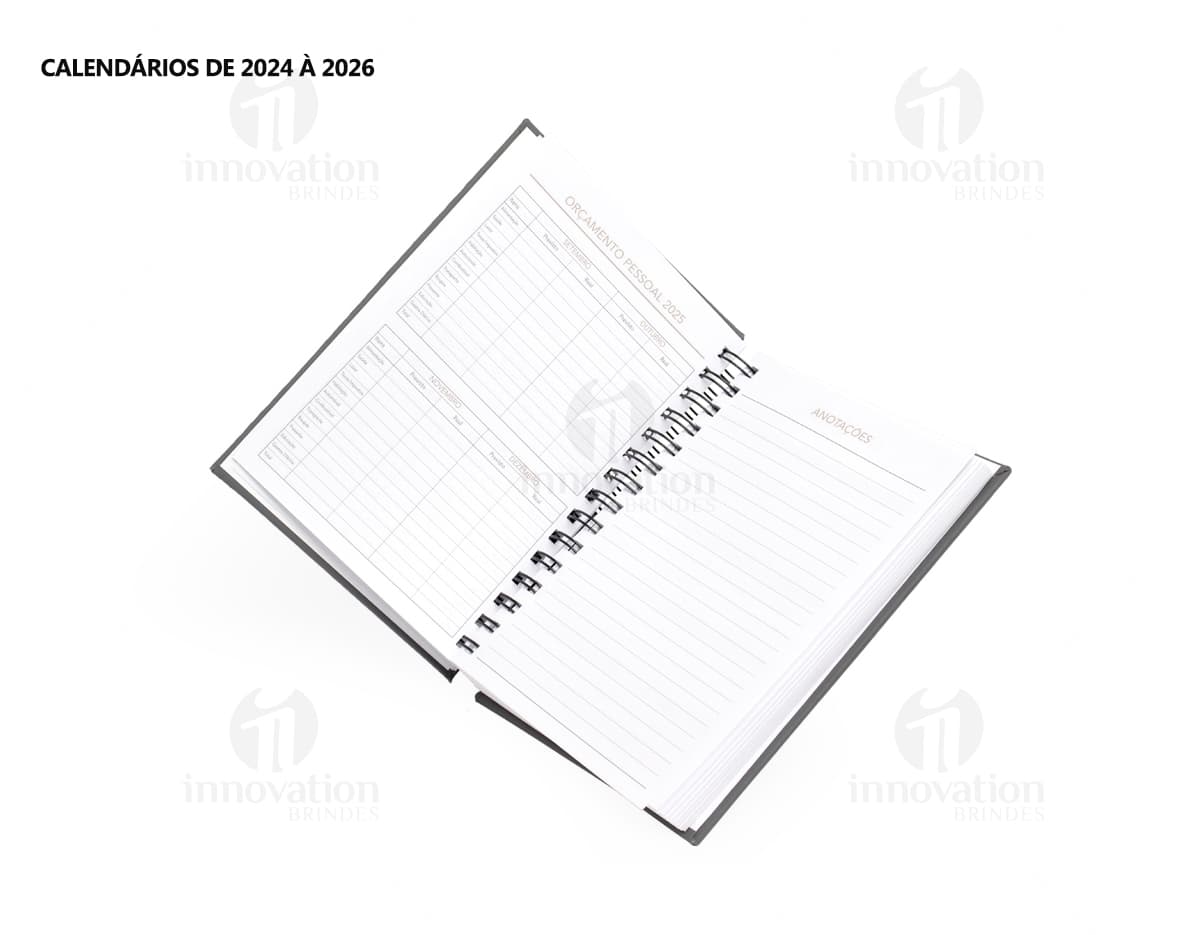 Agenda 2025 Emborrachada com capa pretacom espaço para escrever, ícones de educação, notebook digital, ícones de tecnologia, objetos de papelaria, detalhes em metal, páginas em branco e design moderno.