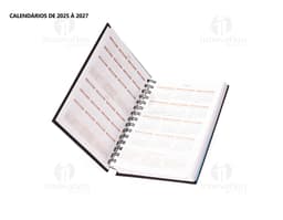 Agenda 2025 emborrachada con tapa azul marino y detalles en dorado.