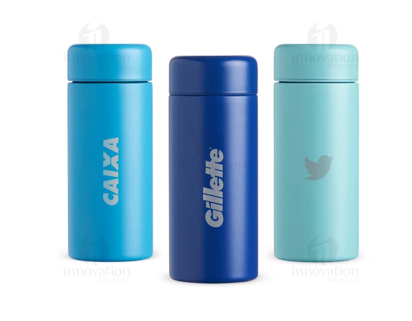 Garrafa térmica 200ml com design moderno e colorido em metal e plástico, perfeita para manter a temperatura de líquidos. Ideal para cuidados de higiene e beleza, contendo diversos produtos de cosméticos e higiene pessoal.