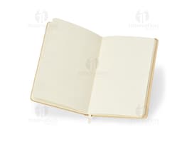 Cuaderno kraft sin pautas con elástico, ideal para anotaciones y recordatorios. Posee tapa de cartón kraft, hojas en blanco y