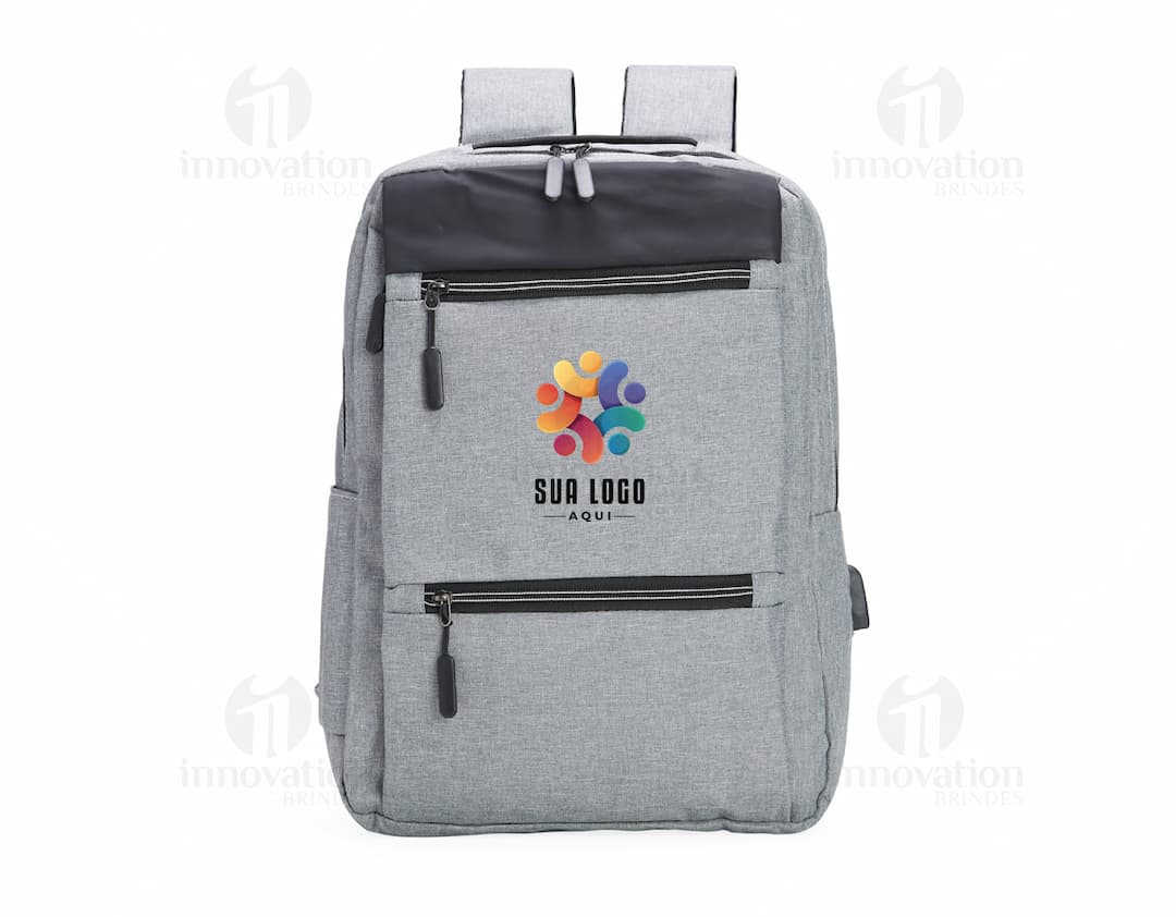 Mochila de nylon preta para notebook, moderna e elegante, com alças de couro, zíper e bolsos. Ideal para viagens, negócios ou uso casual.