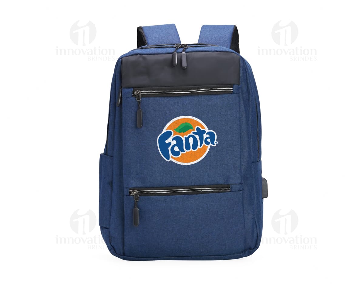 Mochila de nylon preta para notebook, moderna e elegante, com alças de couro, zíper e bolsos. Ideal para viagens, negócios ou uso casual.