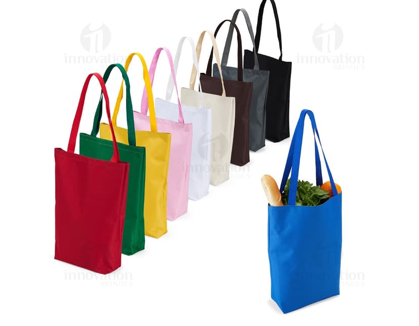 Sacola de nylon amarela vazia com alça de metal e zíper. Design moderno e elegante, ideal para compras ou presentes.