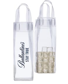 Sacola transparente para transporte de bebidas, contendo garrafas de vodka, vinho, cerveja e água. A sacola é de plástico, com capacidade para diversos tipos de bebidas alcoólicas e não alcoólicas. A imagem mostra a praticidade e a versatilidade do produto para festas, celebrações e eventos.
