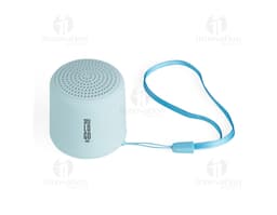 Caja de sonido Bluetooth negra y plateada, con diseño moderno y compacto. Hecha de material metálico y plástico, posee