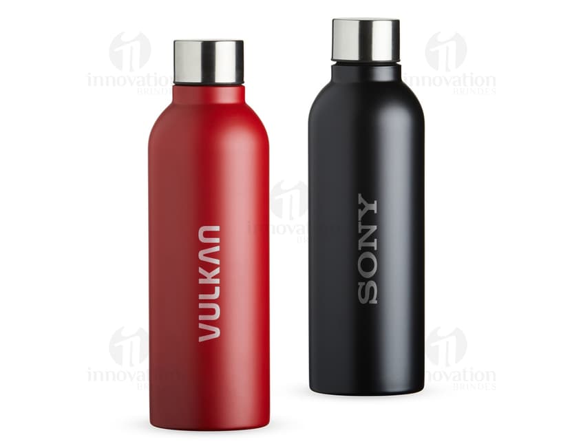 Garrafa inox de 800ml com tampa fosca, contendo líquido transparente. A embalagem é clean e possui um design elegante.