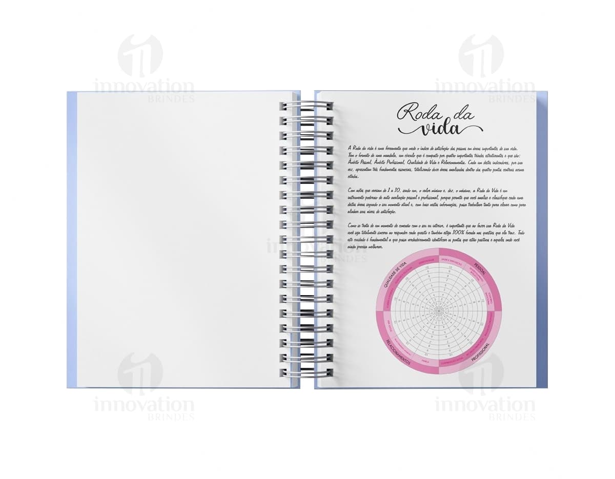 Planner anual em percalux com calendários.