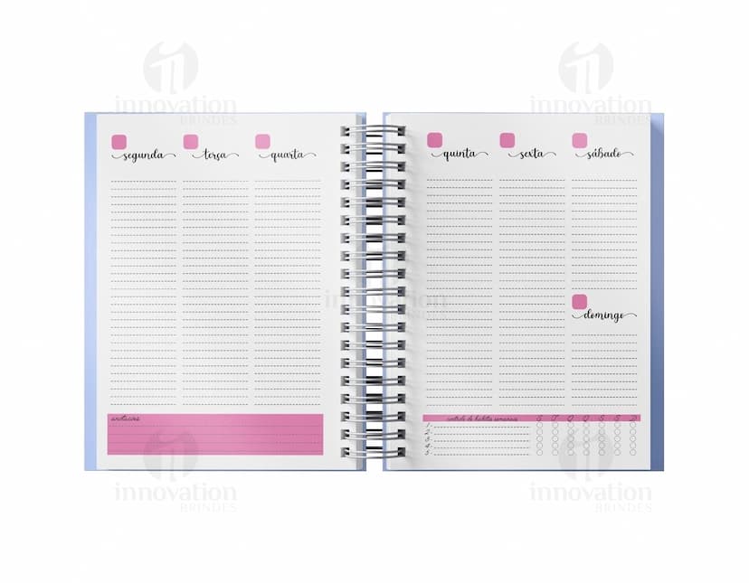 Planner anual em percalux com calendários.