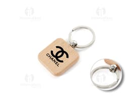 Wood Keychain - A vintage and charming accessory to gift with elegance. Ideal for adding style and personality to your keys.