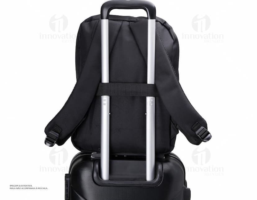 Mochila de Nylon 23 Litros preta em estilo moderno, com design 3D e textura de tecido. Possui espaço para transporte de equipamentos e objetos, ideal para negócios e viagens.