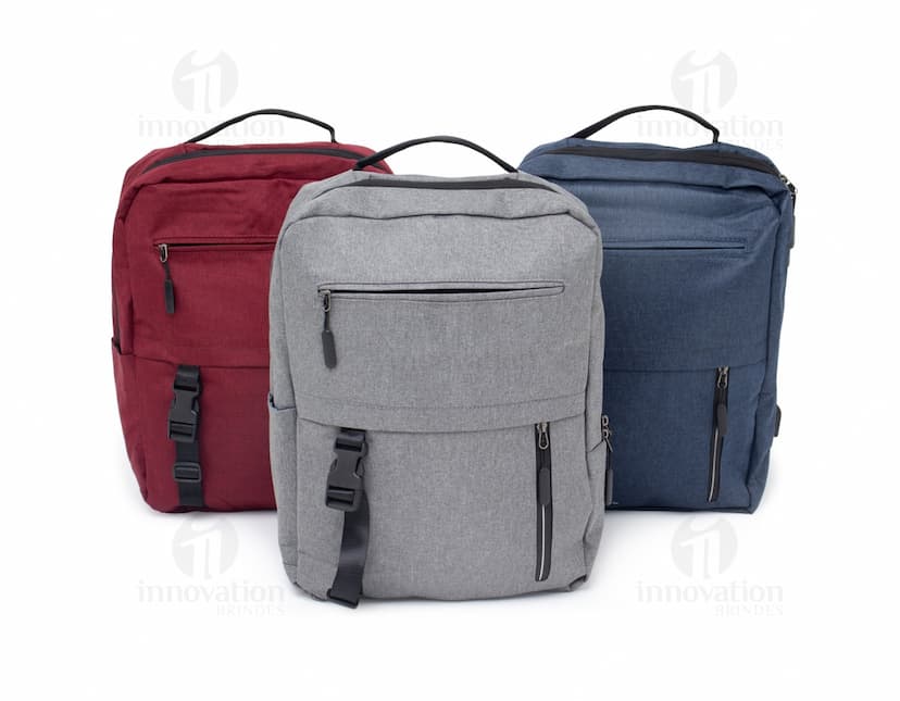 Mochila de Nylon 23 Litros preta em estilo moderno, com design 3D e textura de tecido. Possui espaço para transporte de equipamentos e objetos, ideal para negócios e viagens.