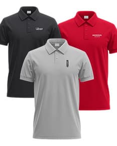 Camiseta Polo preta masculina, feita de algodão, ideal para um look casual e elegante. O modelo, um homem sorridente, está vestindo a camiseta de manga curta, com um estilo moderno e pronto para qualquer ocasião.